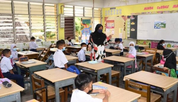 Hot weather: Students, teachers allowed to wear sports attire, says MoE
