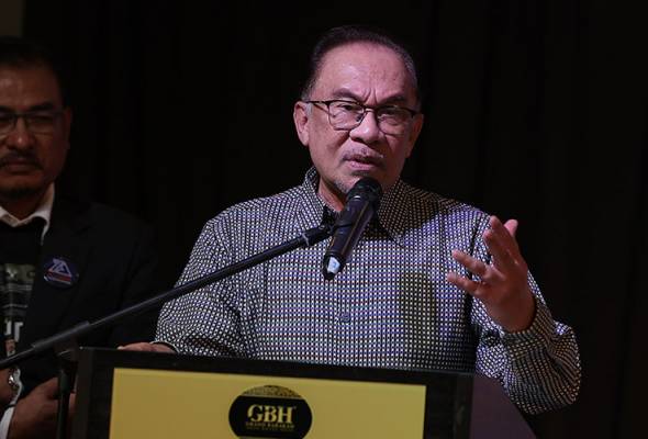 PM Anwar denies claims judiciary system used for political revenge