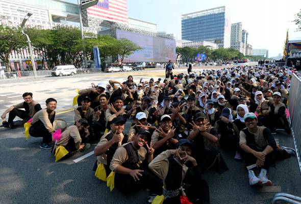1,500 students to make human formation of National Day logo